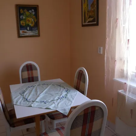 アパート One-bedroom In Heviz/balaton 18967 ヘーヴィーズ